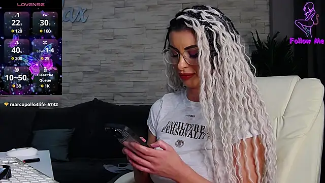 VictoriaMazze online show from 12-14-24, 04:34