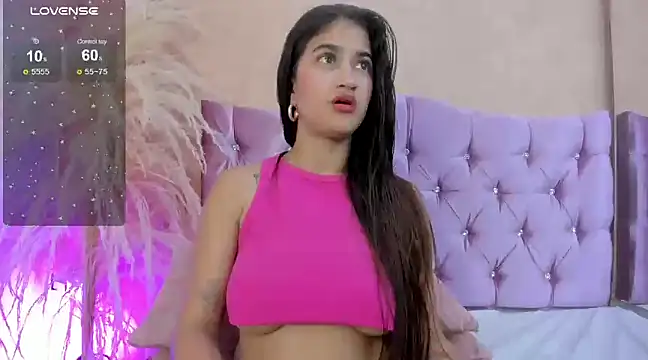 Snapshot of MIIAHERNANDEZ chatting on 01-08-25, 10:48 MIIAHERNANDEZ online show from 01-08-25, 10:48