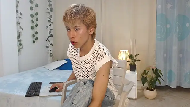 Snapshot of Tommyfoxboy chatting on 01-16-25, 11:37 Tommyfoxboy online show from 01-16-25, 11:37