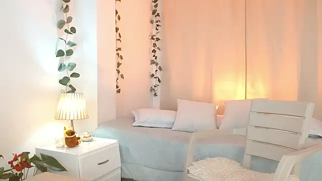 Snapshot of Tommyfoxboy chatting on 03-08-25, 01:25 Tommyfoxboy online show from 03-08-25, 01:25