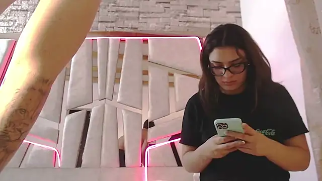 mia and austin online show from 02-13-25, 11:06