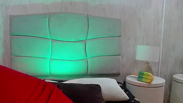 Snapshot of DafneMillers chatting on 12-23-24, 01:56 DafneMillers online show from 12-23-24, 01:56