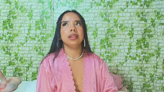 Snapshot of DafneMillers chatting on 03-05-25, 01:31 DafneMillers online show from 03-05-25, 01:31