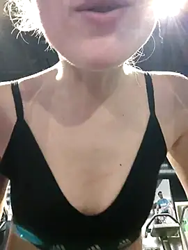 Snapshot of Loujoly_modele chatting on 02-24-25, 03:53 Loujoly modele online show from 02-24-25, 03:53