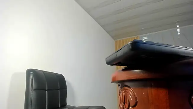 Keila Mendoza online show from 02-11-26, 06:51