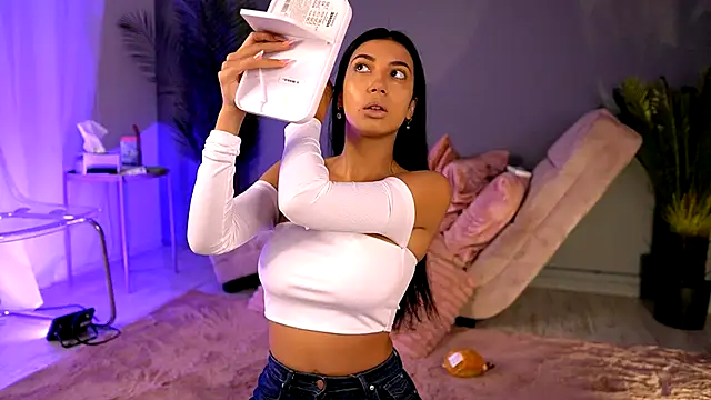 BetsyGonzale online show from 09-11-25, 04:12