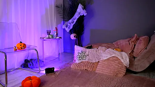 BetsyGonzale online show from 10-30-25, 05:09