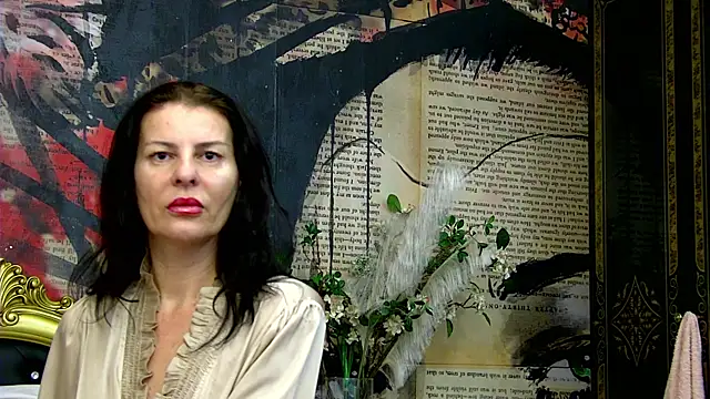 Snapshot of TessaKlarn chatting on 10-25-25, 05:37 TessaKlarn online show from 10-25-25, 05:37