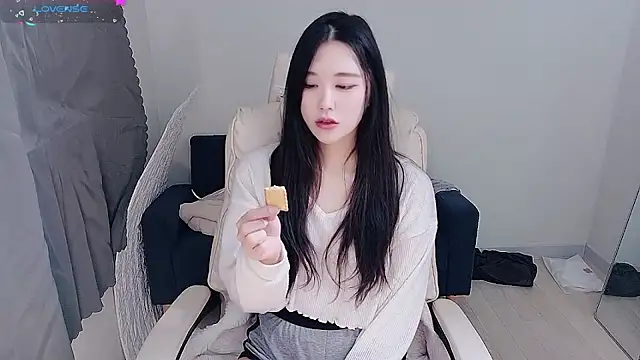 who Lilly online show from 12-04-25, 12:03