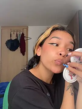 baby lizy online show from 10-12-25, 06:07