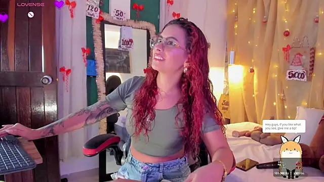 Sophiee Hill online show from 12-21-25, 01:57