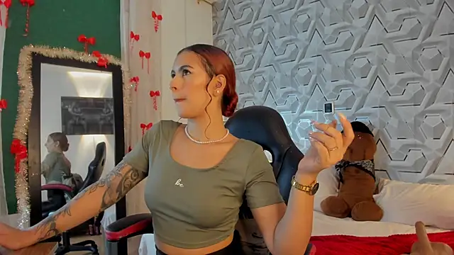 Sophiee Hill online show from 01-14-26, 06:19