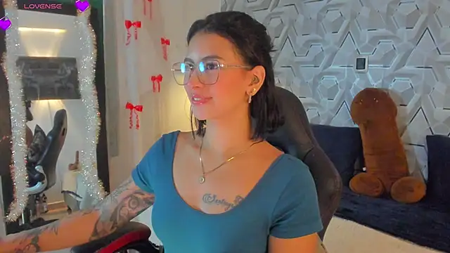 Sophiee Hill online show from 04-21-26, 08:42