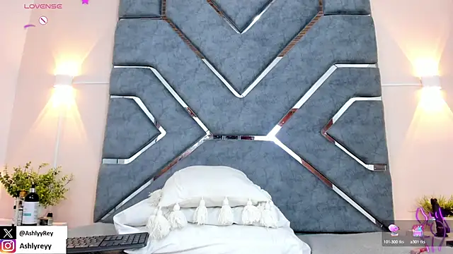 ashlyrey-1 online show from 03-01-25, 09:37