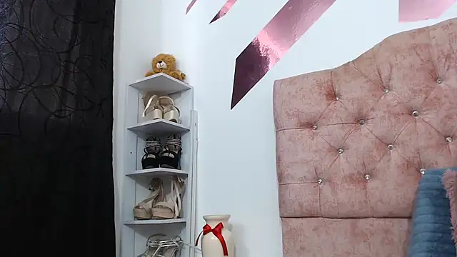 Kitten Hot  online show from 10-11-25, 11:42