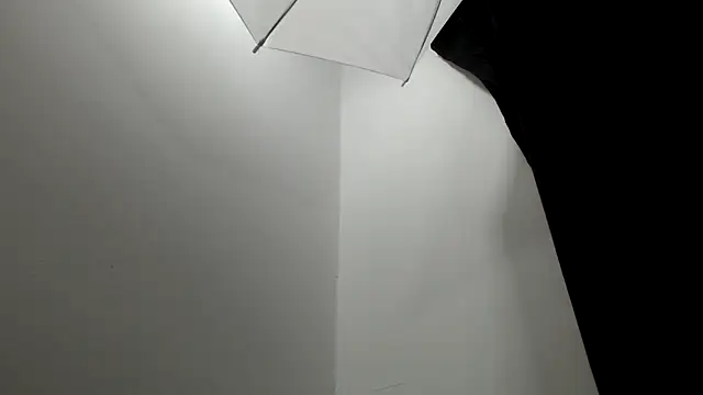 Kitten Hot  online show from 12-20-25, 08:21