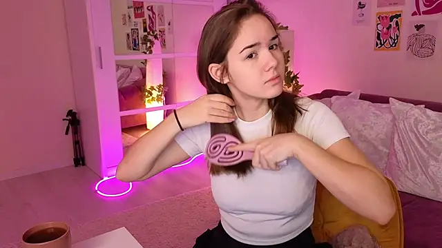 Snapshot of LindaRobertz chatting on 03-04-25, 06:04 LindaRobertz online show from 03-04-25, 06:04