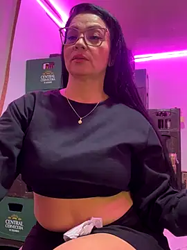 Hot beauty   online show from 11-29-25, 05:43