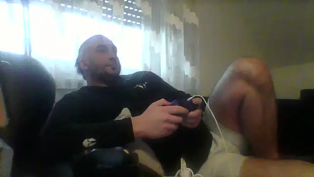 Snapshot of NewyorkDimi chatting on 12-29-24, 05:44 NewyorkDimi online show from 12-29-24, 05:44