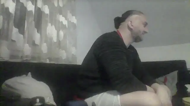 Snapshot of NewyorkDimi chatting on 01-28-25, 11:39 NewyorkDimi online show from 01-28-25, 11:39