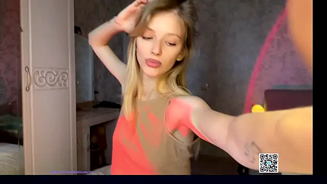 Evvie Summn1 online show from 09-28-25, 05:57