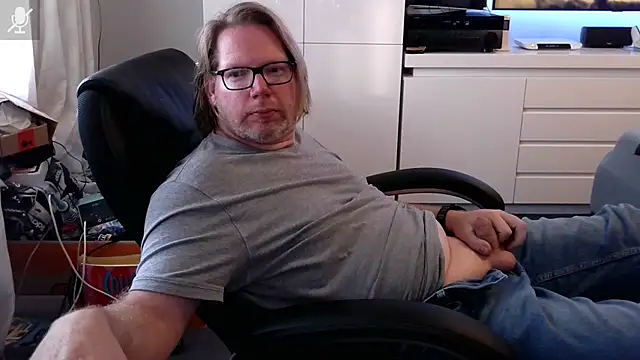 Snapshot of VSteph chatting on 09-16-25, 04:52 VSteph online show from 09-16-25, 04:52