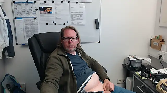 Snapshot of VSteph chatting on 09-24-25, 12:08 VSteph online show from 09-24-25, 12:08