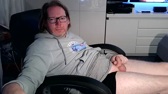 Snapshot of VSteph chatting on 10-04-25, 01:03 VSteph online show from 10-04-25, 01:03