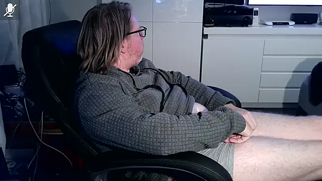 Snapshot of VSteph chatting on 10-19-25, 07:47 VSteph online show from 10-19-25, 07:47