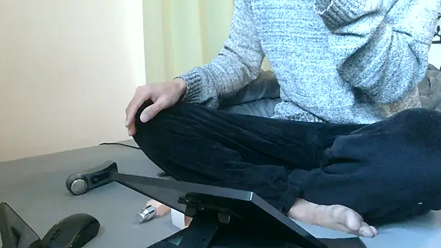 Snapshot of UKI06 chatting on 12-21-24, 06:09 UKI06 online show from 12-21-24, 06:09