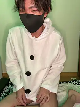 Snapshot of UKI06 chatting on 12-21-24, 02:04 UKI06 online show from 12-21-24, 02:04