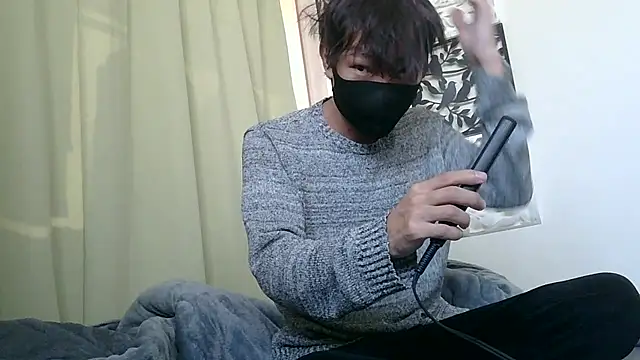 Snapshot of UKI06 chatting on 12-23-24, 04:33 UKI06 online show from 12-23-24, 04:33