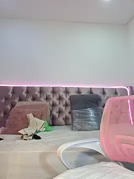 Snapshot of Anal_Luucia chatting on 10-23-25, 12:37 Anal Luucia online show from 10-23-25, 12:37