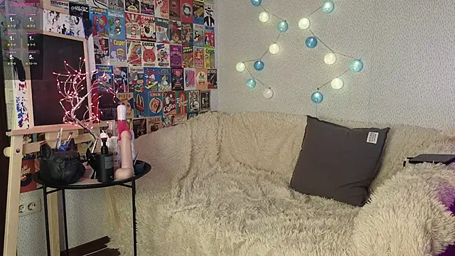 Snapshot of LittleLeen chatting on 01-24-25, 10:30 LittleLeen online show from 01-24-25, 10:30