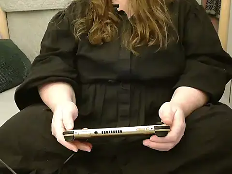 Snapshot of MarthaBriest chatting on 02-10-25, 07:04 MarthaBriest online show from 02-10-25, 07:04