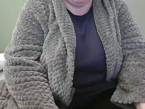 Snapshot of MarthaBriest chatting on 02-13-25, 12:11 MarthaBriest online show from 02-13-25, 12:11