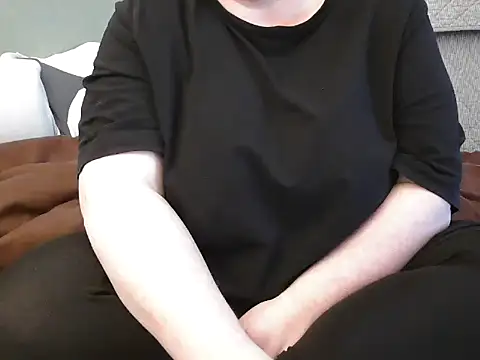 Snapshot of MarthaBriest chatting on 03-10-25, 09:32 MarthaBriest online show from 03-10-25, 09:32