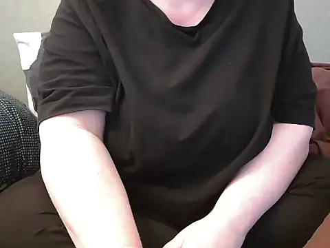 Snapshot of MarthaBriest chatting on 03-10-25, 02:37 MarthaBriest online show from 03-10-25, 02:37