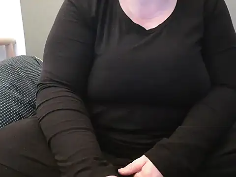 Snapshot of MarthaBriest chatting on 03-18-25, 03:53 MarthaBriest online show from 03-18-25, 03:53