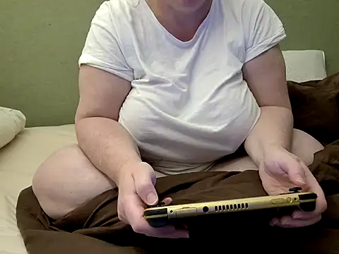 Snapshot of MarthaBriest chatting on 10-04-25, 09:57 MarthaBriest online show from 10-04-25, 09:57