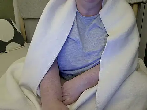 Snapshot of MarthaBriest chatting on 10-11-25, 04:44 MarthaBriest online show from 10-11-25, 04:44