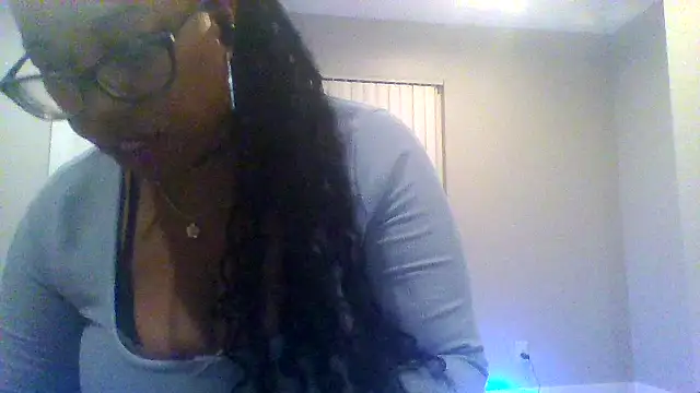 Snapshot of KittyKayla chatting on 10-05-25, 05:28 KittyKayla online show from 10-05-25, 05:28