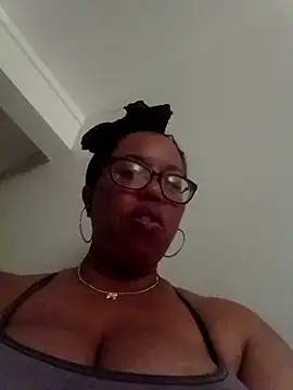 Snapshot of KittyKayla chatting on 10-10-25, 12:31 KittyKayla online show from 10-10-25, 12:31