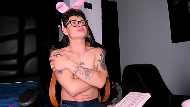 LexieandNate online show from 02-20-25, 07:34