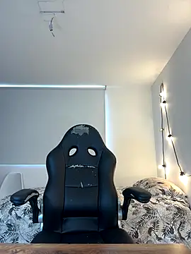 Elizabeth Dupont online show from 11-25-25, 07:25