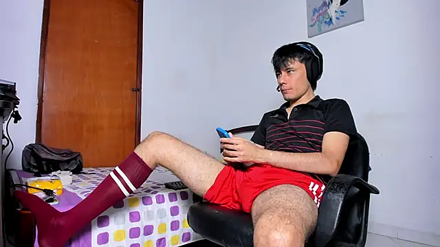 Snapshot of Huge_latin_cock chatting on 01-27-25, 10:06 Huge latin cock online show from 01-27-25, 10:06