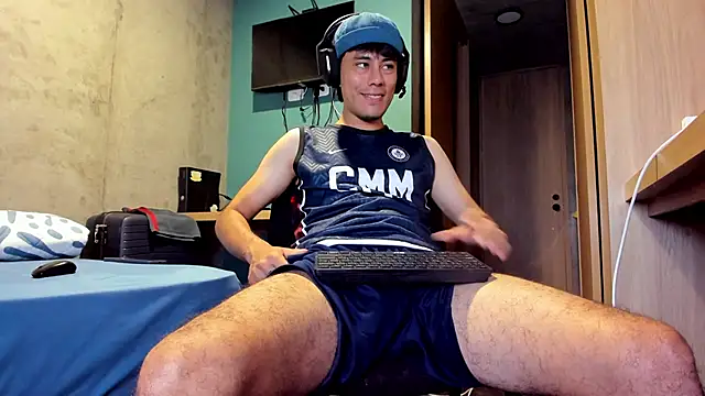 Snapshot of Huge_latin_cock chatting on 01-15-26, 07:28 Huge latin cock online show from 01-15-26, 07:28