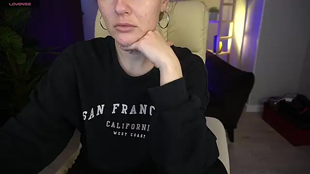 MaribelRiverr  online show from 12-10-24, 06:22