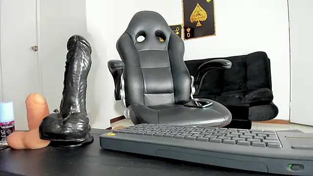 Martinafeet-qos online show from 02-13-25, 10:22