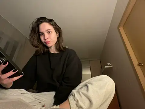 Roxie Mils online show from 11-09-25, 09:13